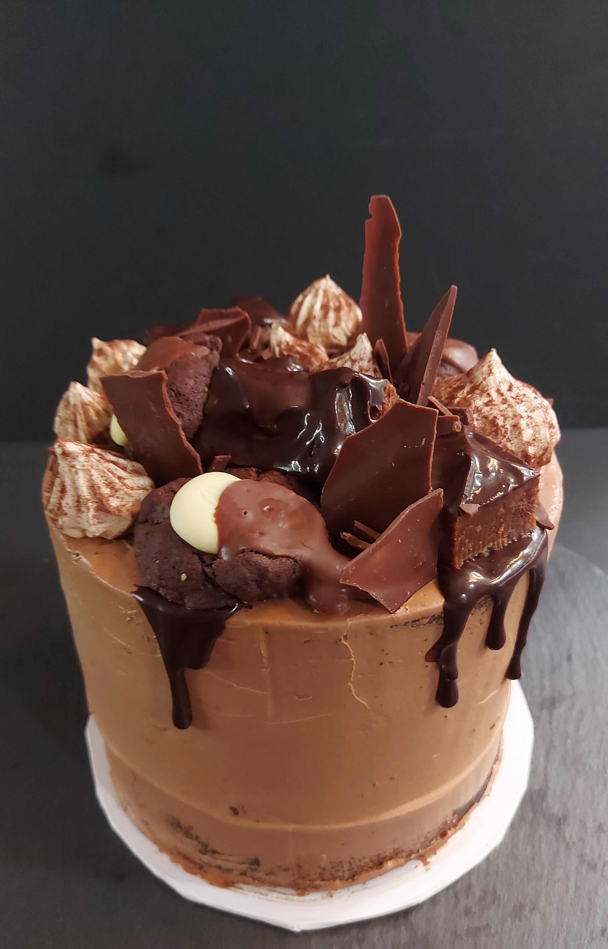 OOH SCHOKOOH CAKE mit Drip und Schoko Sweets